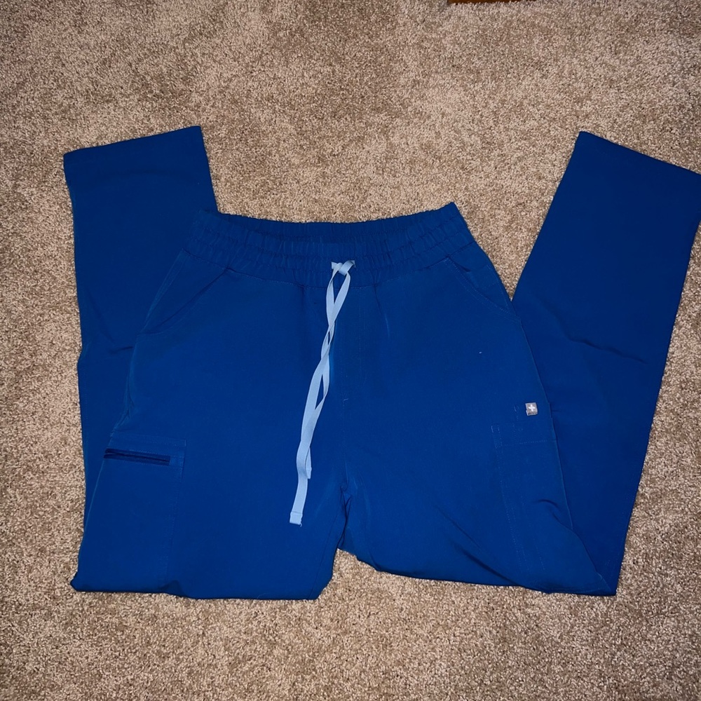 Figs Women’s High Waisted Yola Skinny Scrub Bottoms. Royal blue. Size Medium